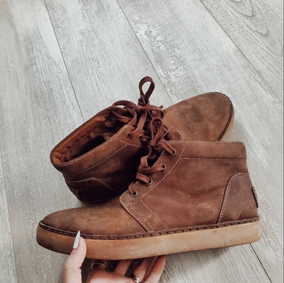 UGG Shoes - FLASH SALE 🎊RARE UGG vintage leather sneaker boot